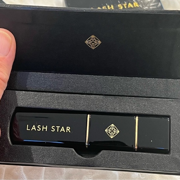 LASH STAR bundle eyeshadow, heated lash curler, brow pencil, concealer brush - Picture 3 of 7